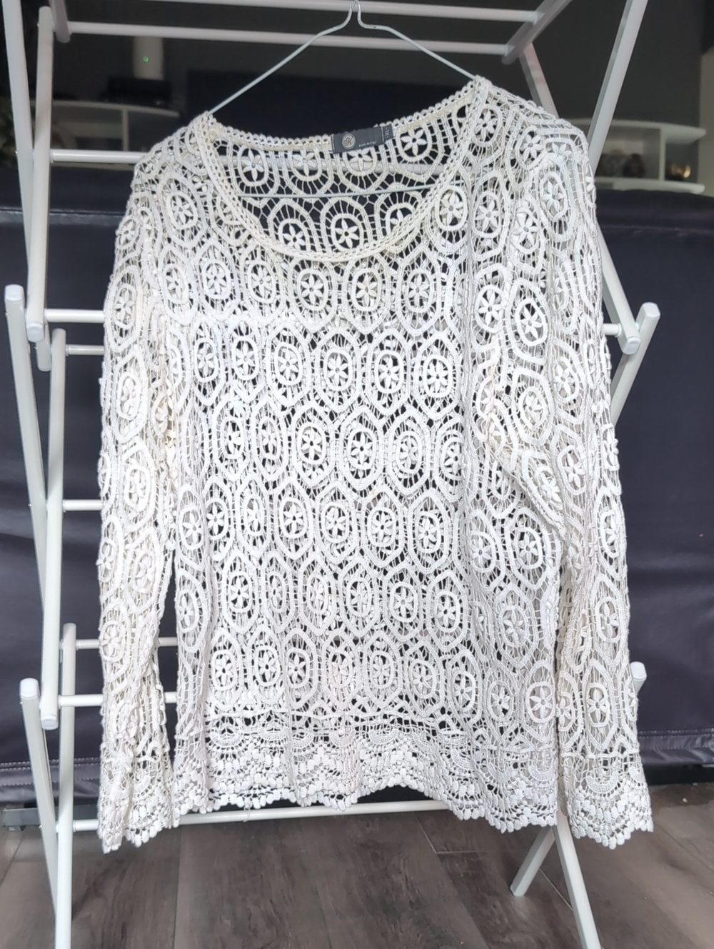 Women's Cream Crochet Lace Long-Sleeve Top